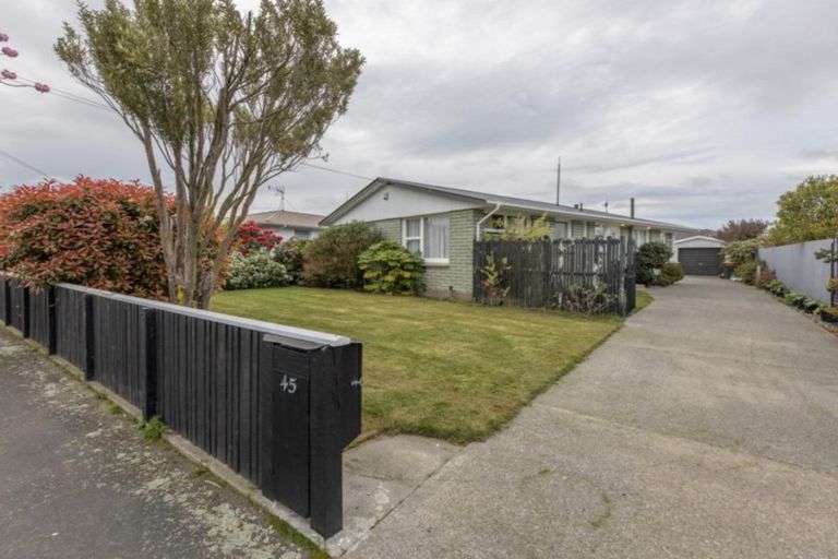 Photo of property in 45 Farquhars Road, Redwood, Christchurch, 8051