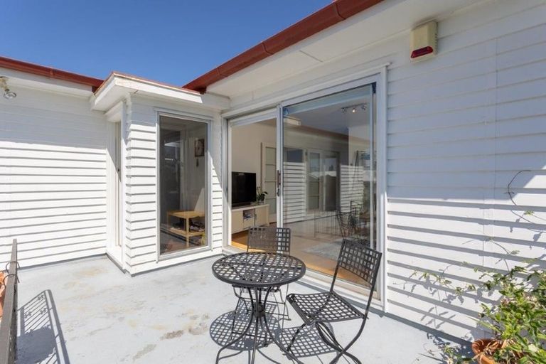 Photo of property in 126 Archibald Road, Kelston, Auckland, 0602