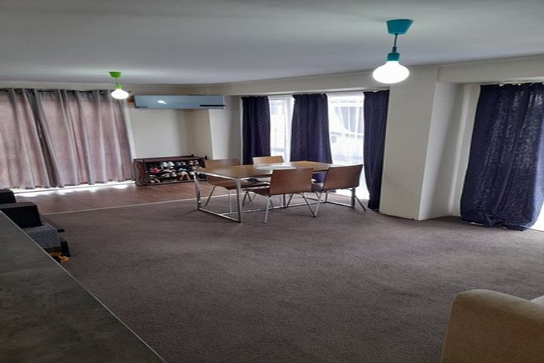 Photo of property in 16 Fitzherbert Avenue, West Harbour, Auckland, 0618