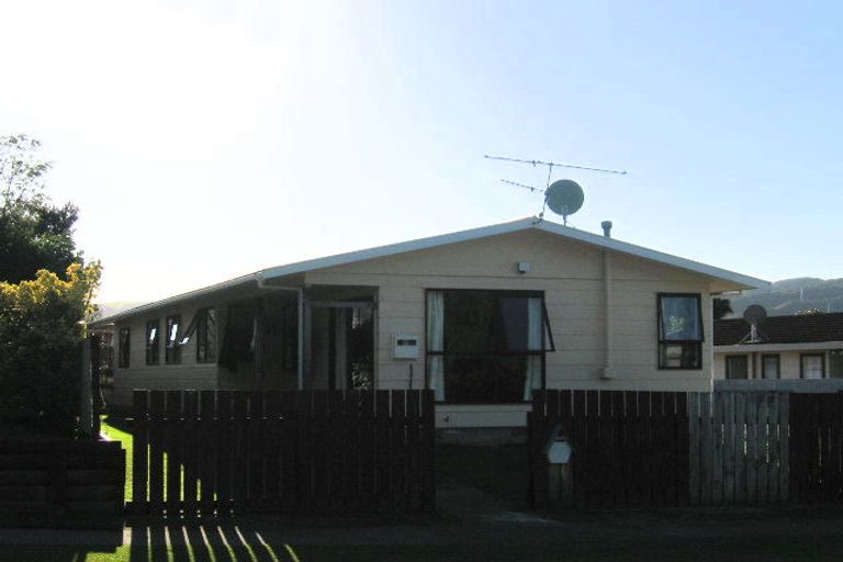 Photo of property in 150 Holborn Drive, Stokes Valley, Lower Hutt, 5019