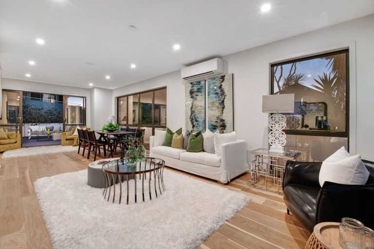 Photo of property in 18b The Esplanade, Eastern Beach, Auckland, 2012