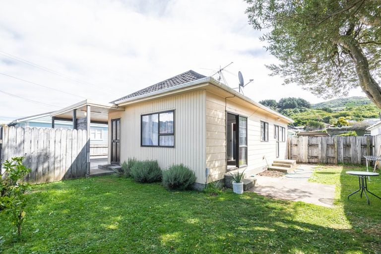 Photo of property in 1/29 Findlay Street, Tawa, Wellington, 5028