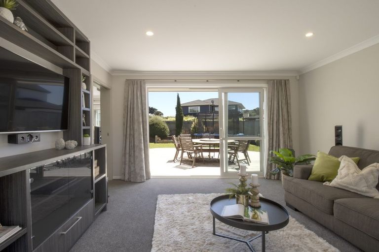 Photo of property in 40 Resolution Drive, Whitby, Porirua, 5024