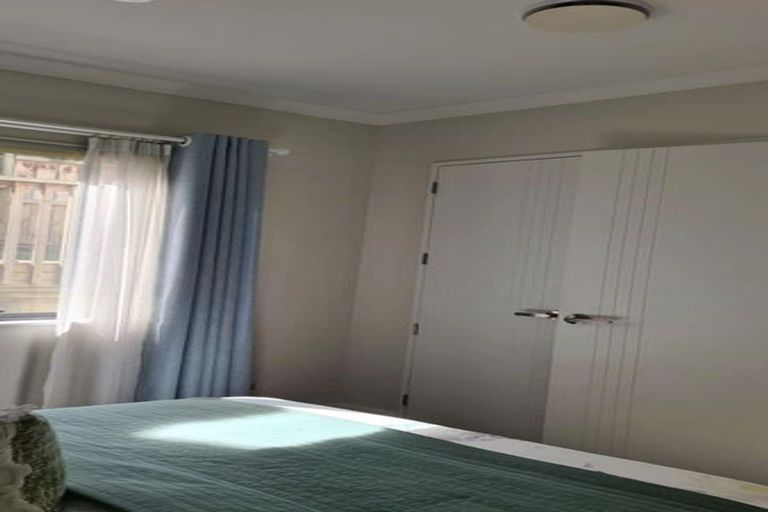 Photo of property in 65 Masons Road, Oteha, Auckland, 0632