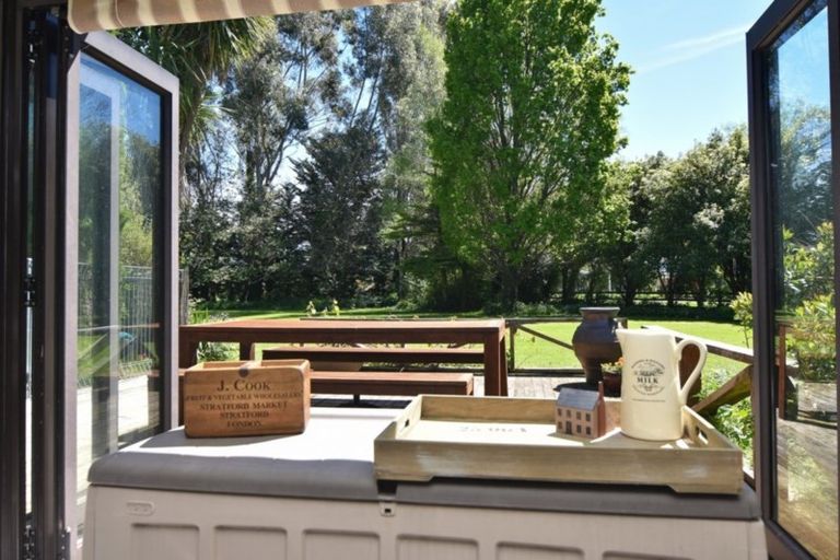 Photo of property in 135 Kent Street, Carterton, 5713