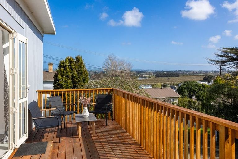 Photo of property in 33 Porter Crescent, Helensville, 0800