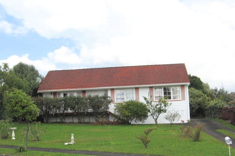 Photo of property in 13 Benygloe Place, Highland Park, Auckland, 2010