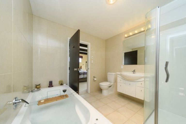 Photo of property in 16 Akaroa Avenue, Awapuni, Palmerston North, 4412