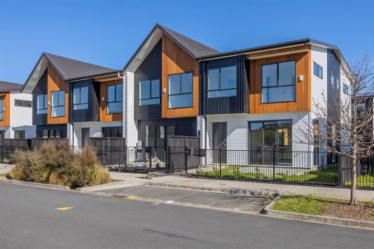 Photo of property in 27 Kumerahou Street, Kumeu, 0810