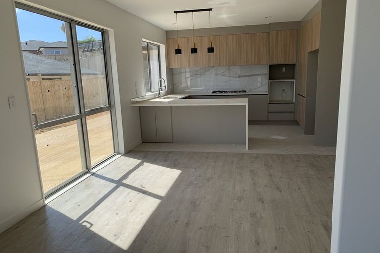 Photo of property in 19 James Elliot Way, Pokeno, 2402