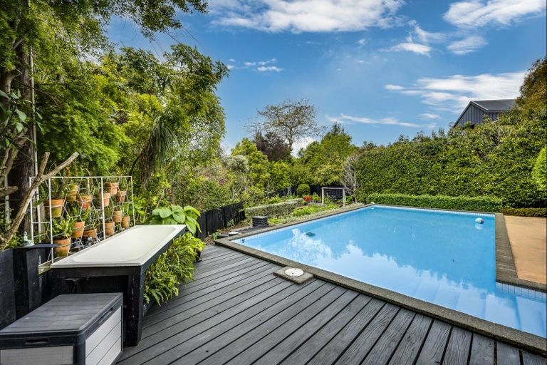 Photo of property in 5a Tauroa Road, Havelock North, 4130