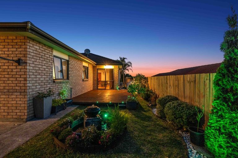Photo of property in 18 Keri Vista Rise, Papakura, 2110