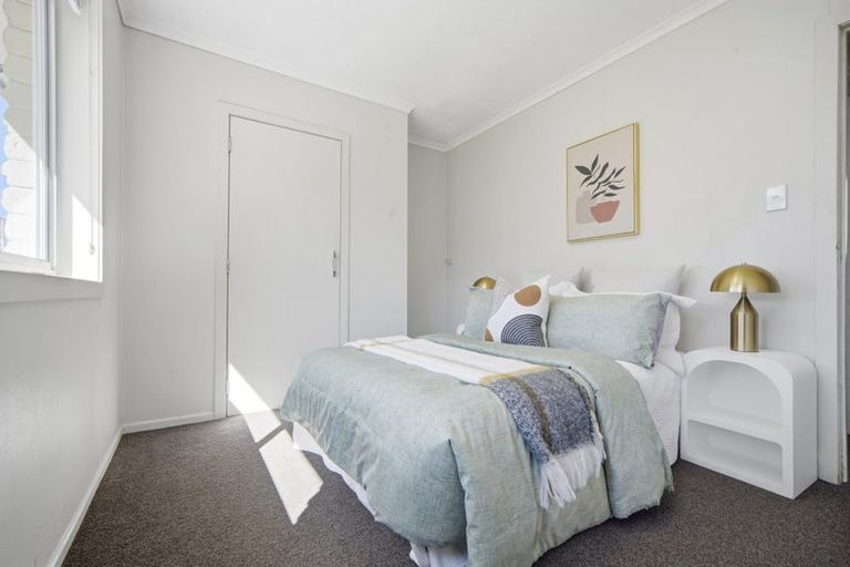 Photo of property in 1/9 Phillipa Place, Browns Bay, Auckland, 0630