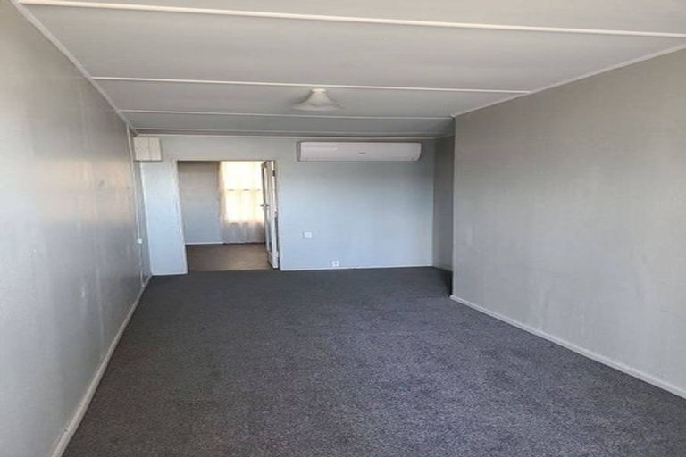 Photo of property in 29 Marine Parade, Bluff Hill, Napier, 4110