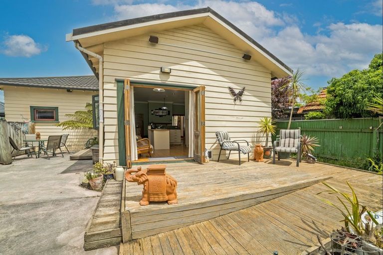 Photo of property in 37 Shamrock Street, Takaro, Palmerston North, 4412