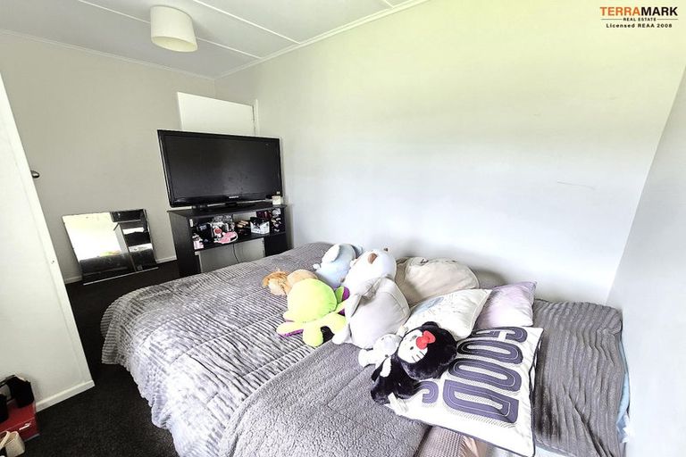 Photo of property in 21 Totara Park Road, Clouston Park, Upper Hutt, 5018