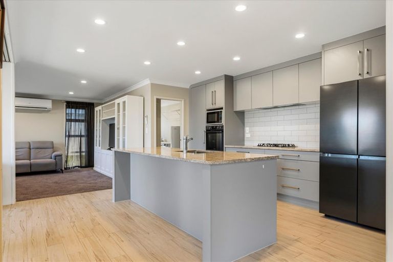 Photo of property in 16 Vantage Place, Omokoroa, 3114