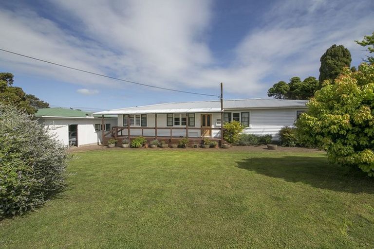 Photo of property in 18 School Road, Riverhead, 0820