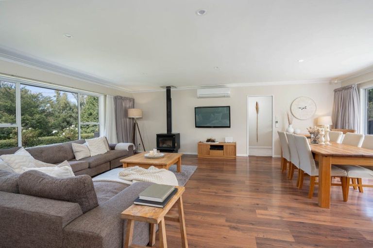 Photo of property in 142 Gillespie Place, Acacia Bay, Taupo, 3385
