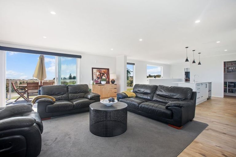 Photo of property in 9 Whata Street, Clarks Beach, 2122