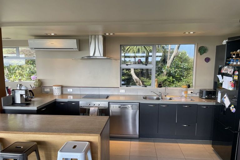 Photo of property in 16 Log Race Road, Piha, New Lynn, 0772