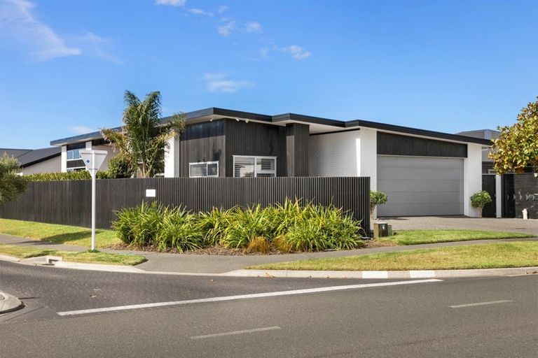 Photo of property in 2 Makura Drive, Papamoa Beach, Papamoa, 3118
