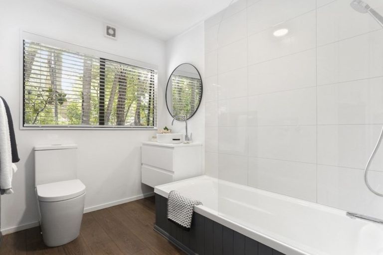 Photo of property in 3/57 Pupuke Road, Birkenhead, Auckland, 0627