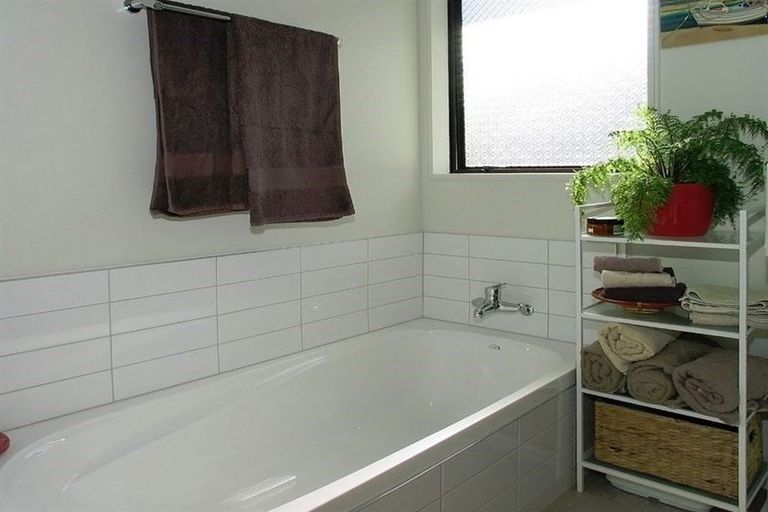 Photo of property in 30 Guadeloupe Crescent, Grenada Village, Wellington, 6037