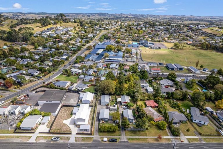 Photo of property in 2/137 Awaroa Road, Helensville, 0800