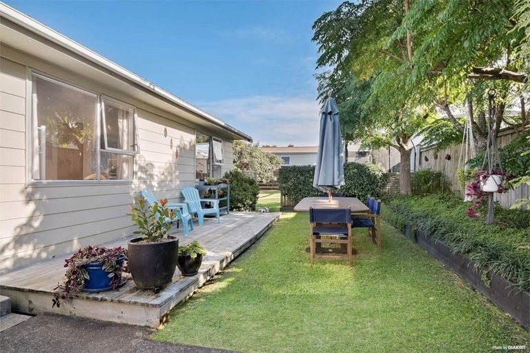 Photo of property in 8 Clensmore Place, Torbay, Auckland, 0630