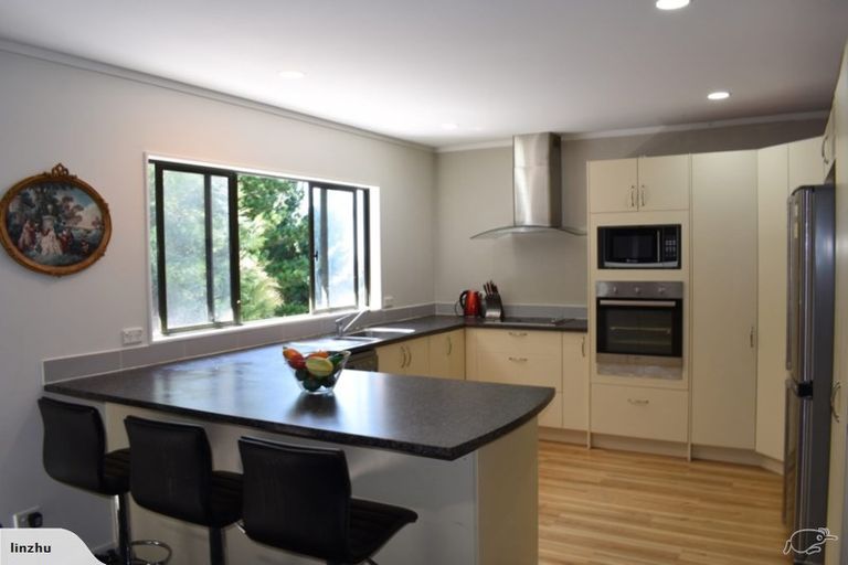 Photo of property in 91c Wade River Road, Stanmore Bay, Whangaparaoa, 0932