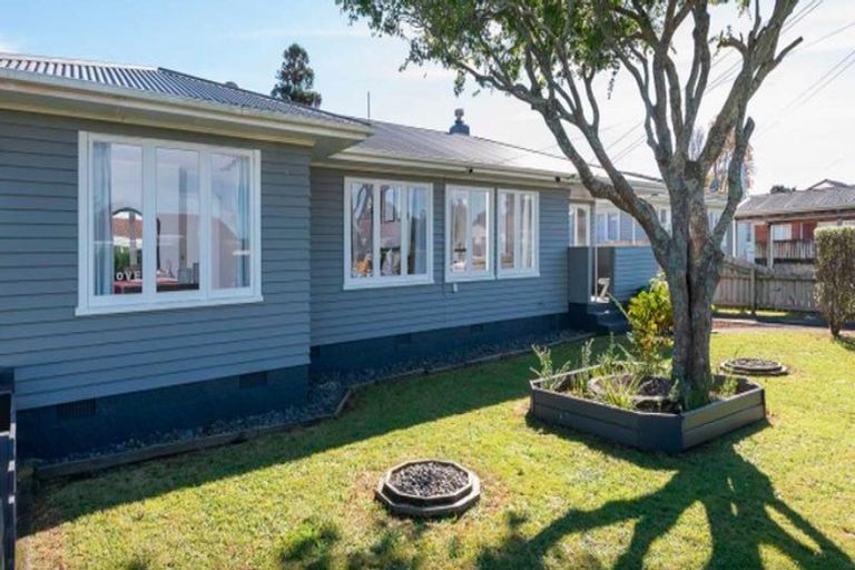 Photo of property in 1/15 Elizabeth Street, Papakura, 2110