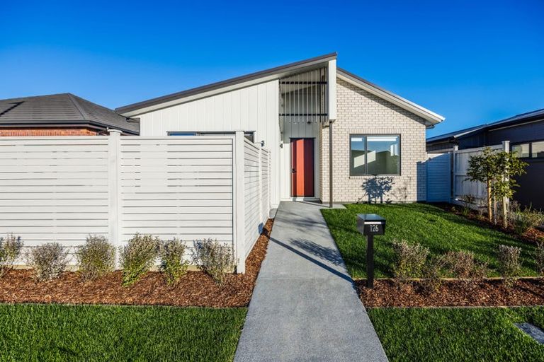 Photo of property in 126 Pepene Avenue, Takanini, 2112