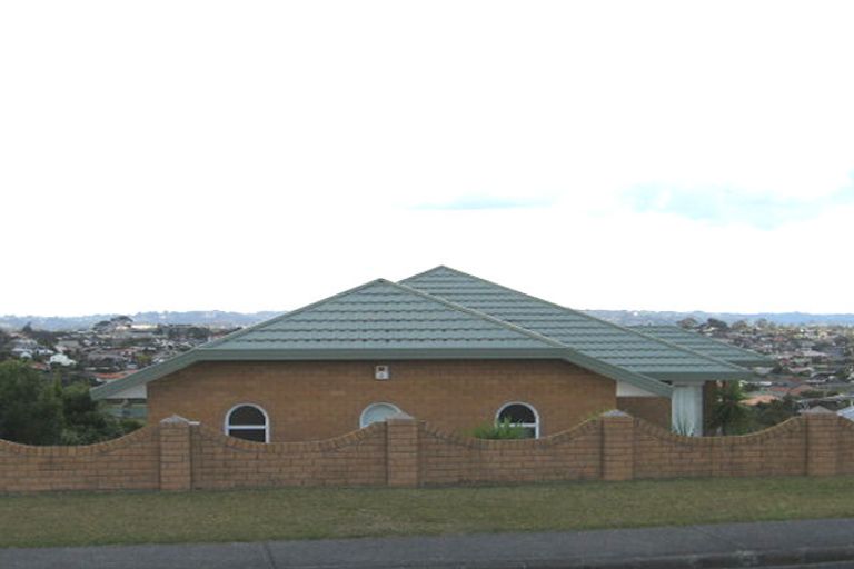 Photo of property in 118 Luckens Road, West Harbour, Auckland, 0618