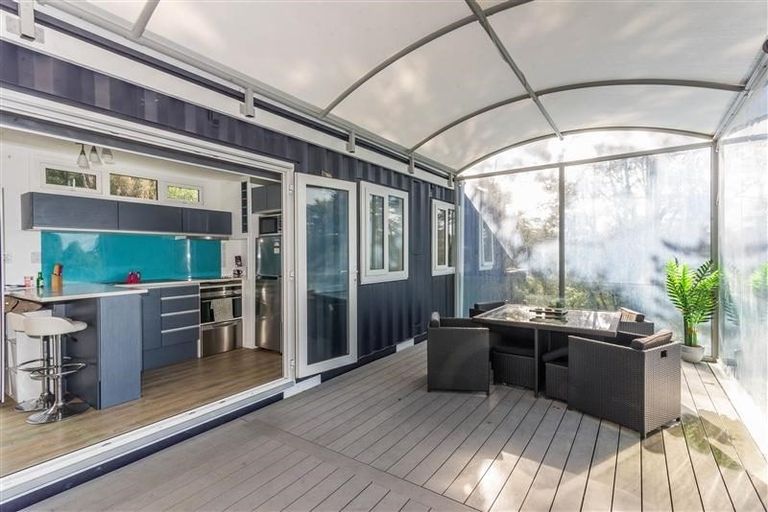 Photo of property in 19 Rauhuia Crescent, Parau, Auckland, 0604