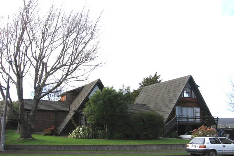 Photo of property in 2 Rahiwi Place, Lansdowne, Masterton, 5810