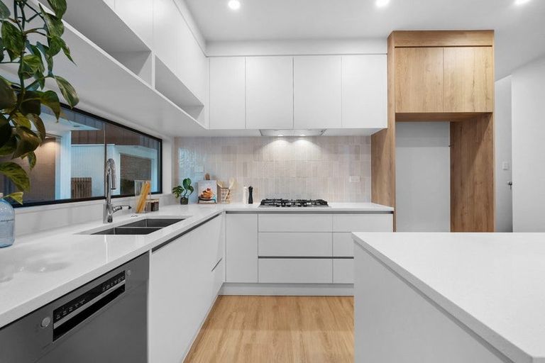 Photo of property in 1a Maxwelton Drive, Mairangi Bay, Auckland, 0630