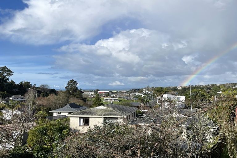 Photo of property in 2/127 Stapleford Crescent, Browns Bay, Auckland, 0630