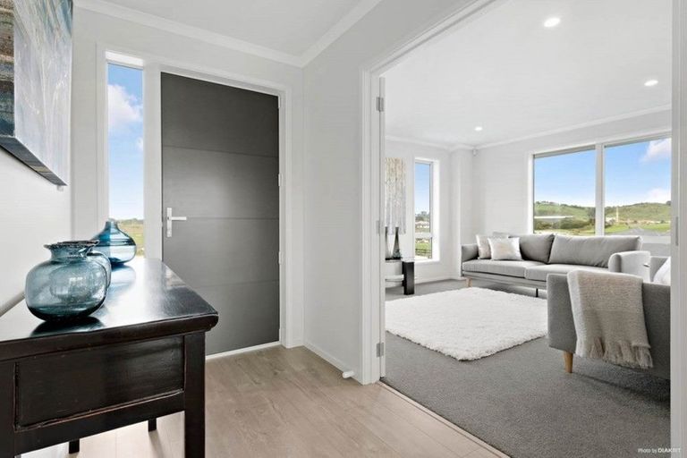 Photo of property in 11 Peet Row, Pokeno, 2471