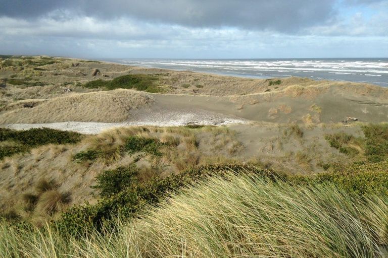 Photo of property in 24 Hunia Terrace, Himatangi Beach, Foxton, 4891