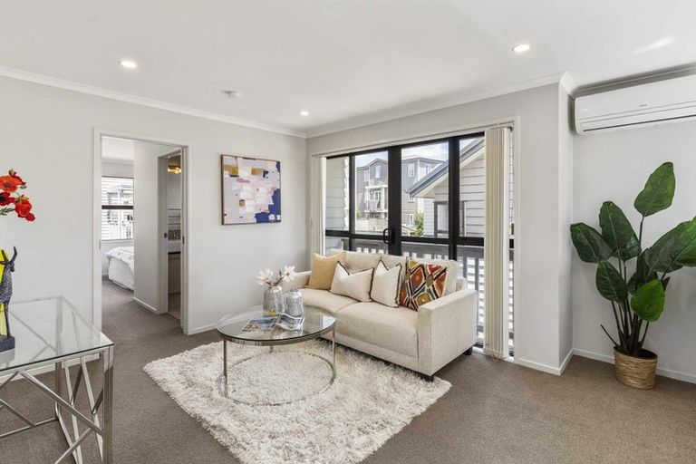 Photo of property in 16 Hirimate Place, Flat Bush, Auckland, 2019