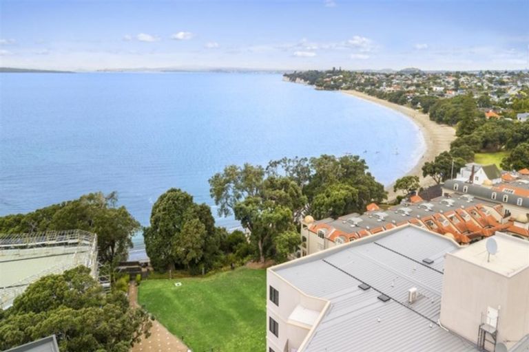 Photo of property in 2d/5 The Promenade, Takapuna, Auckland, 0622