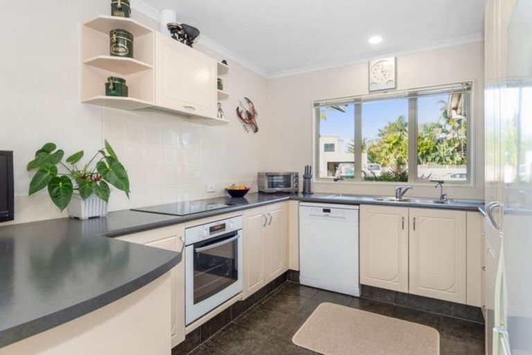 Photo of property in 28 Calypso Drive, Papamoa Beach, Papamoa, 3118