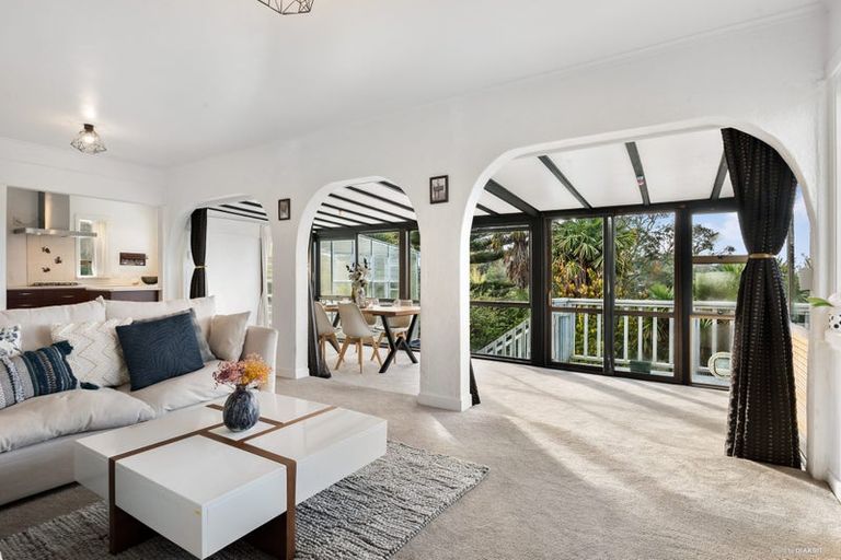 Photo of property in 16 Limmer Place, Browns Bay, Auckland, 0632