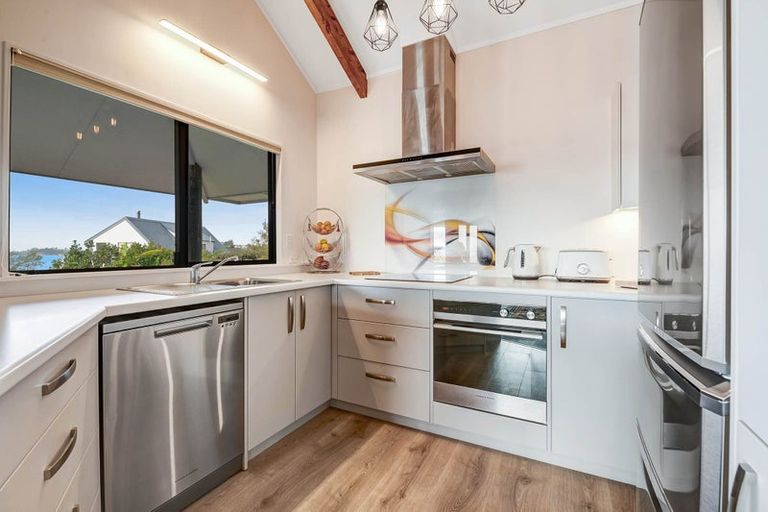 Photo of property in 20 Hinemoa Place, Snells Beach, 0920