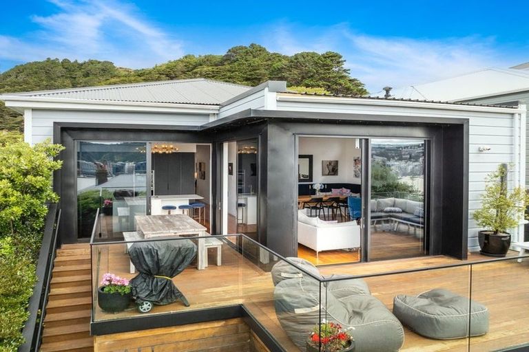 Photo of property in 2 Shannon Street, Mount Victoria, Wellington, 6011