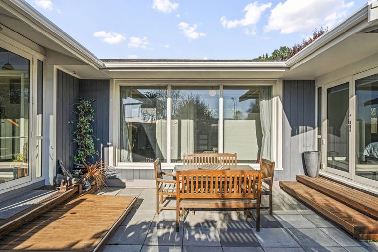 Photo of property in 1 Gunns Crescent, Cashmere, Christchurch, 8022