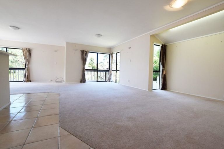 Photo of property in 3 Chardon Place, Henderson, Auckland, 0612