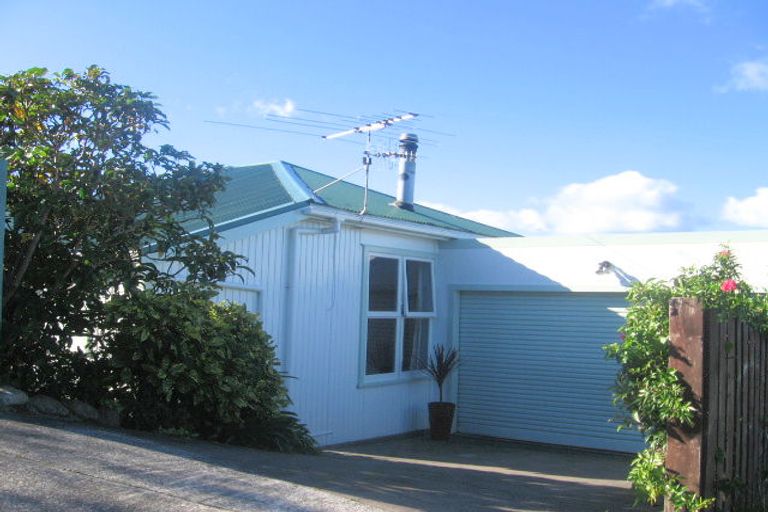 Photo of property in 1a Eastview Grove, Normandale, Lower Hutt, 5010