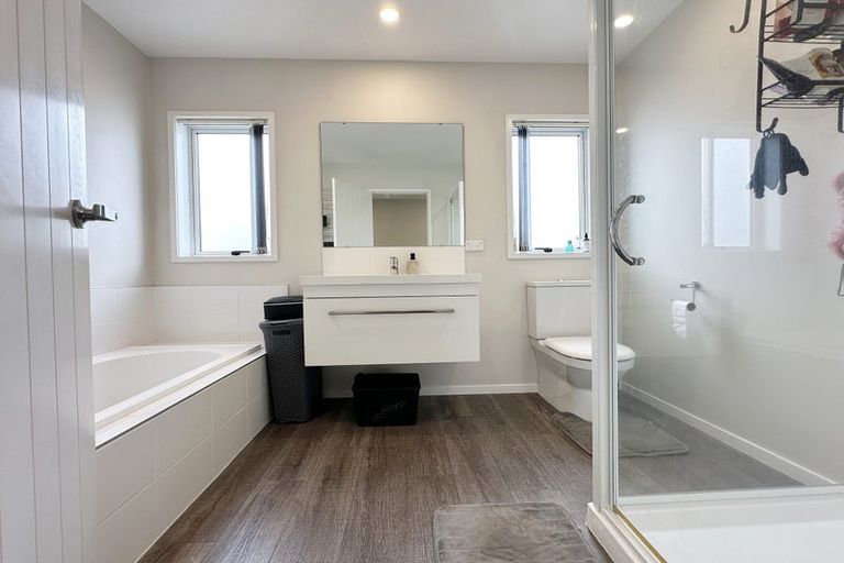 Photo of property in 4 Ruhanui Lane, Pakuranga Heights, Auckland, 2010